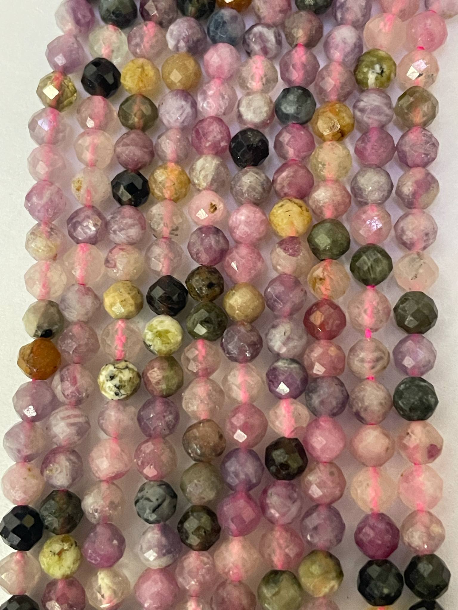 Tourmaline colorée facettée 4 mm en promotion