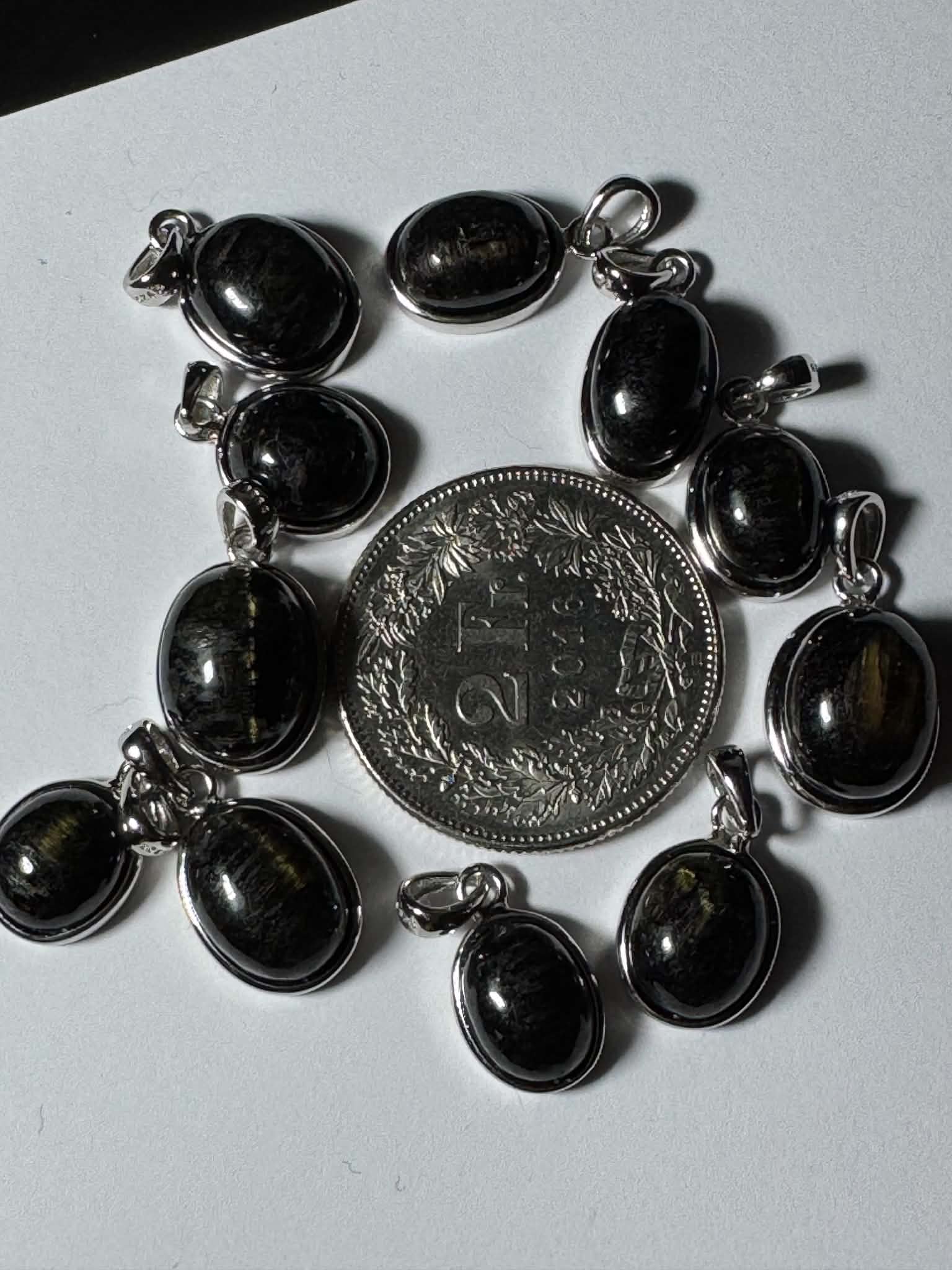 Pendentif en tourmaline verte avec œil de chat, argent 925