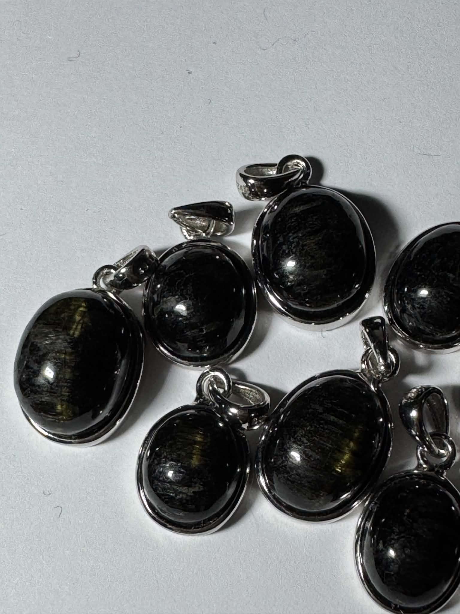 Pendentif en tourmaline verte avec œil de chat, argent 925