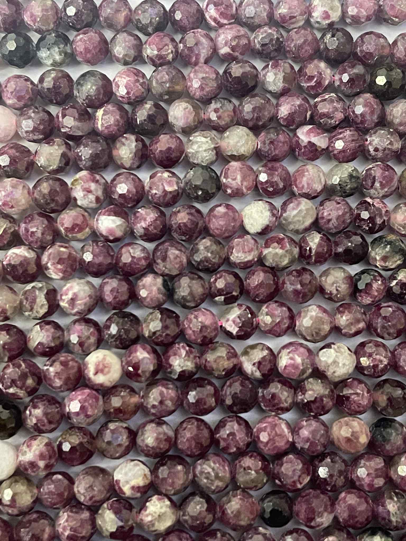 Tourmaline rouge environ 5 mm facettée