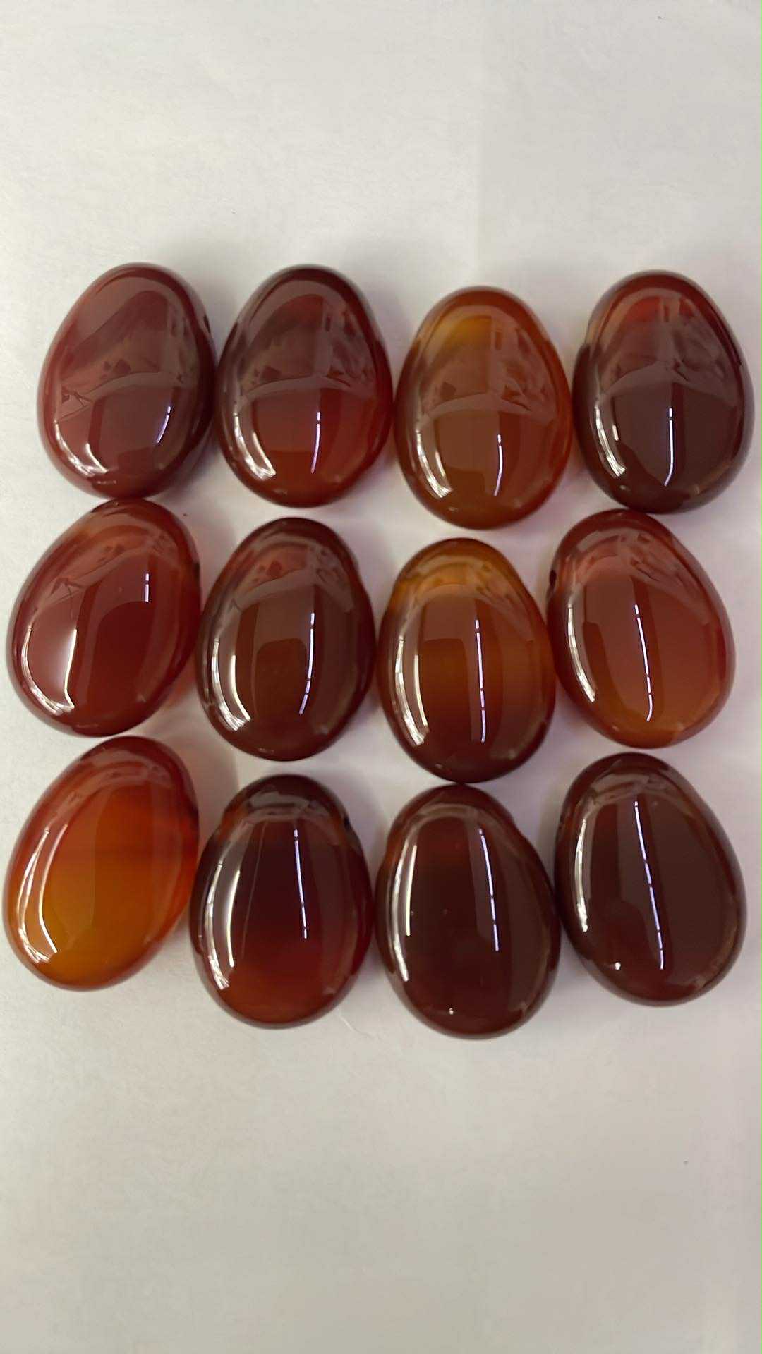 Pendentif en pierre roulée cornaline foncée 