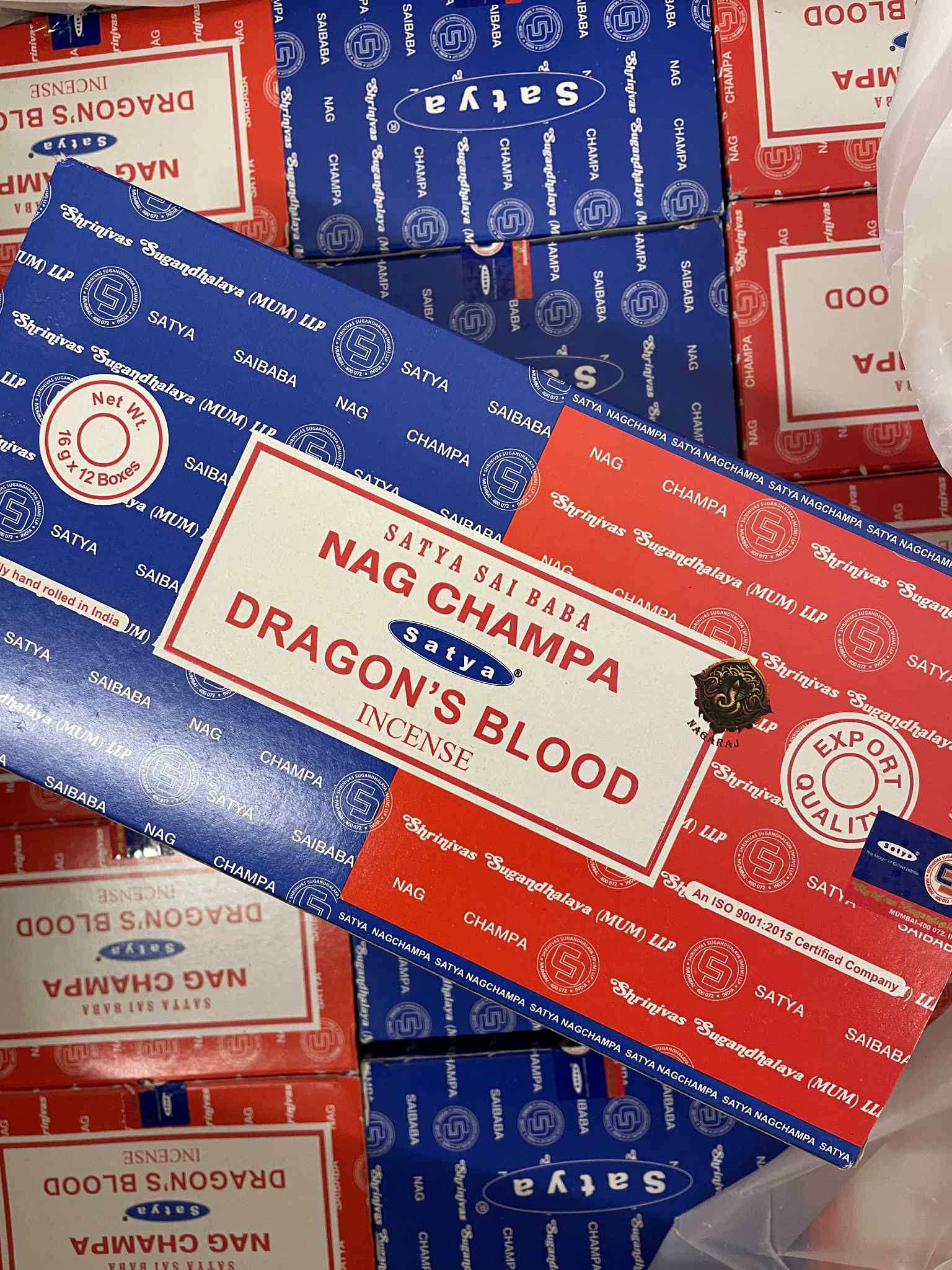 12 x 16g  Satya Combo Serie - Nag Champa &amp; Dragon's Blood Räucherstäbchen  ( 192g )