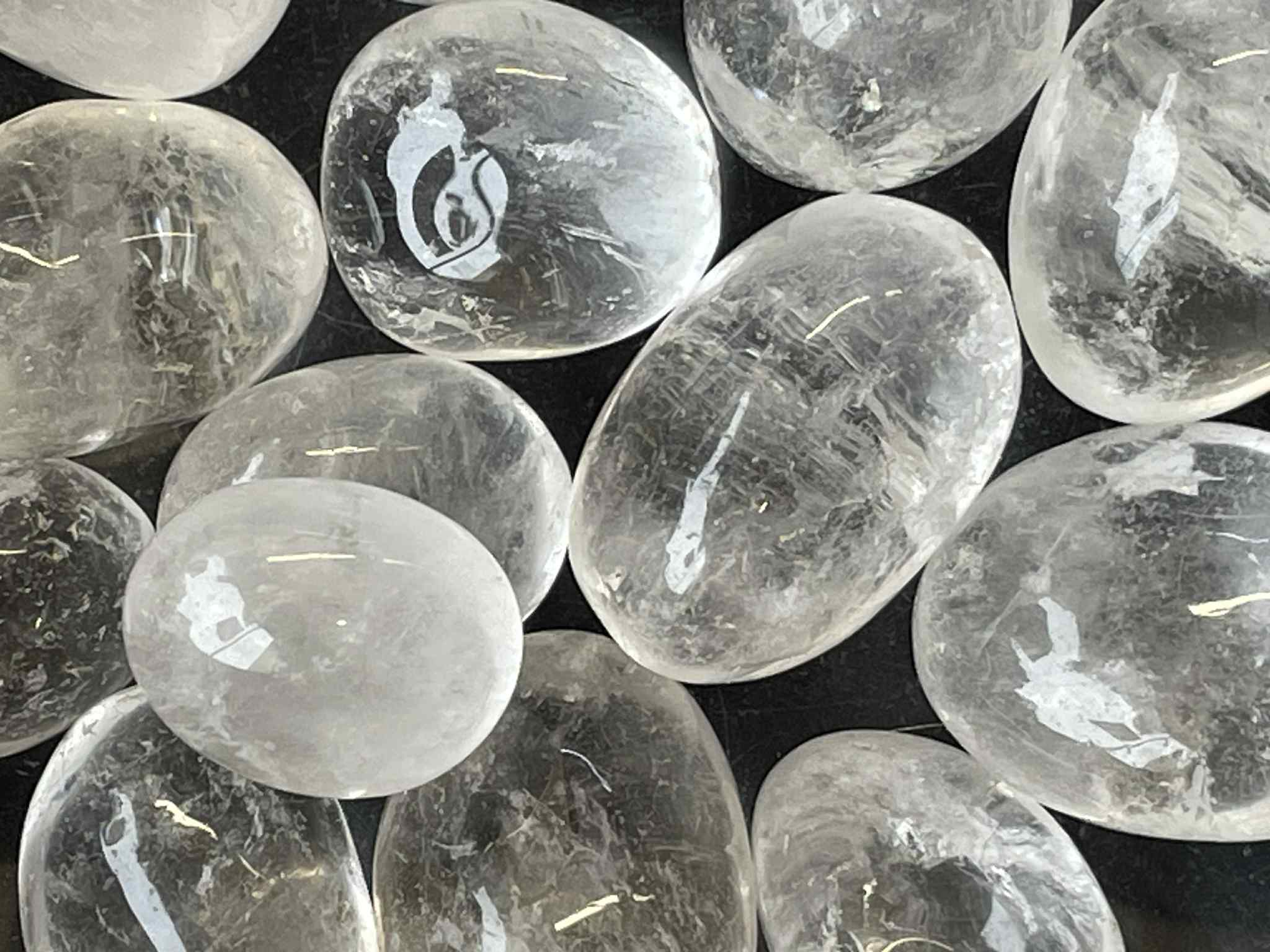 1 kg Bergkristall Trommelsteine