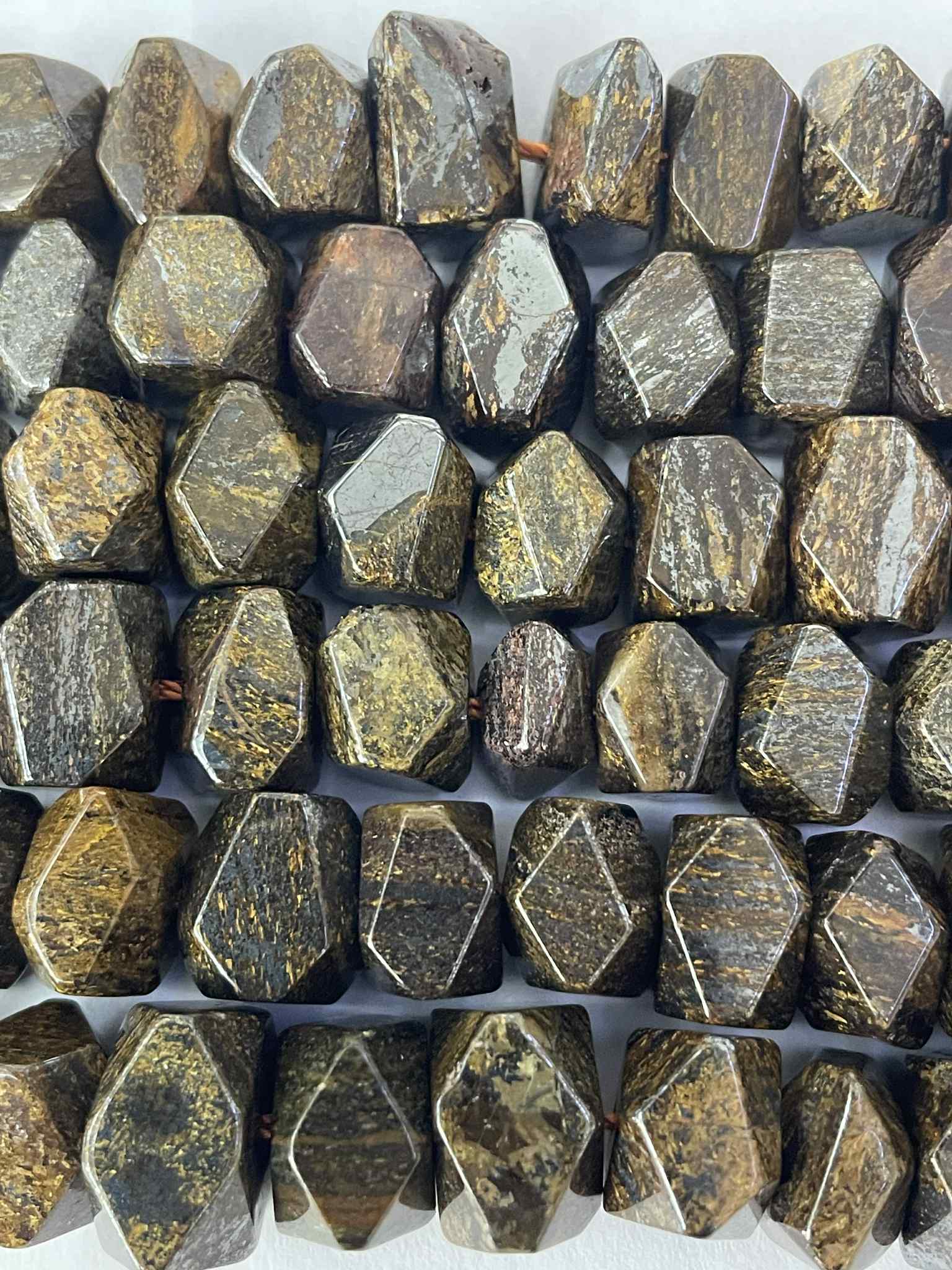 Bronzit Diamantschliff flach ca. 11mm Testschliff