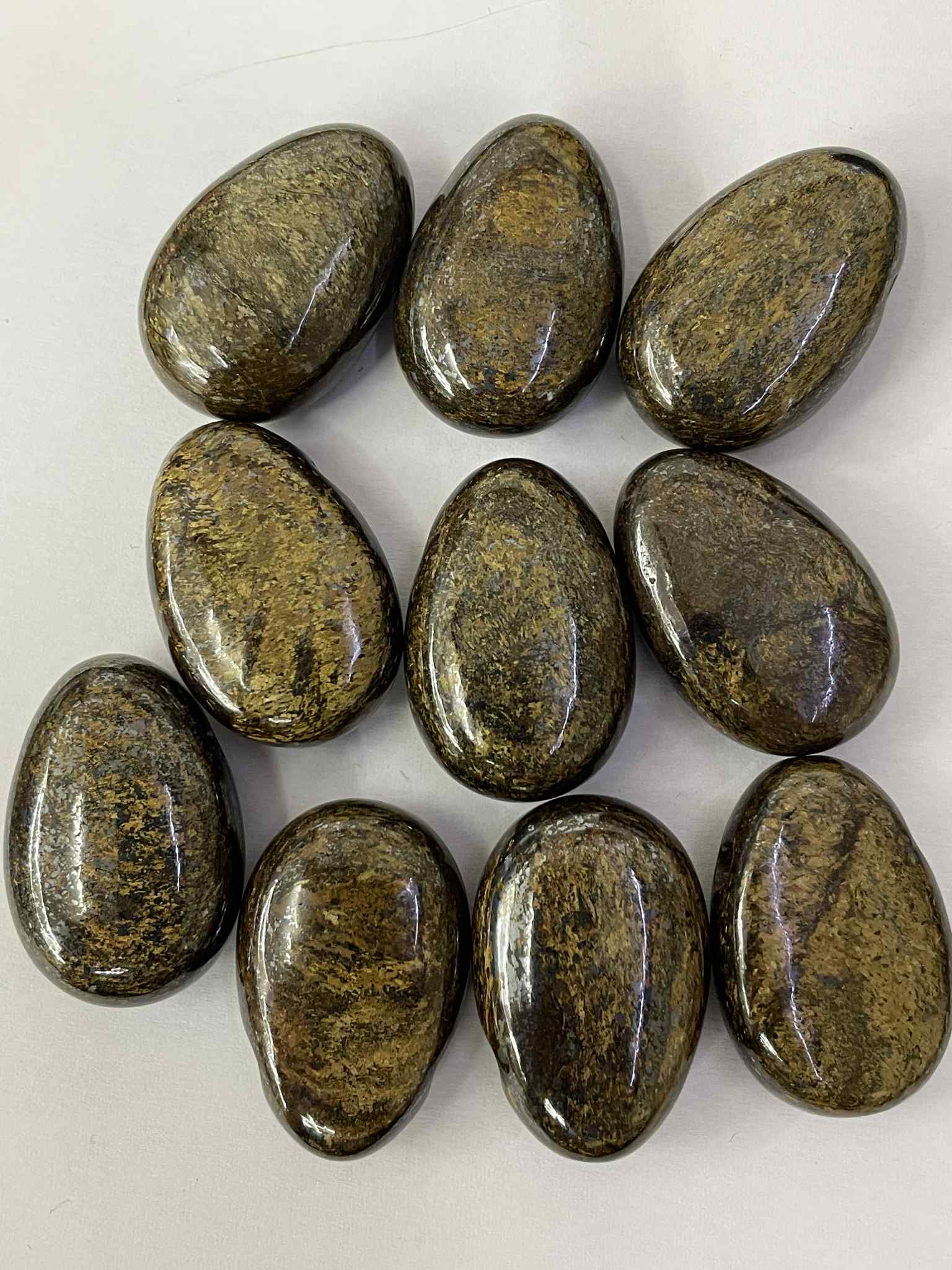 Pendentif en pierre roulée bronzite percé