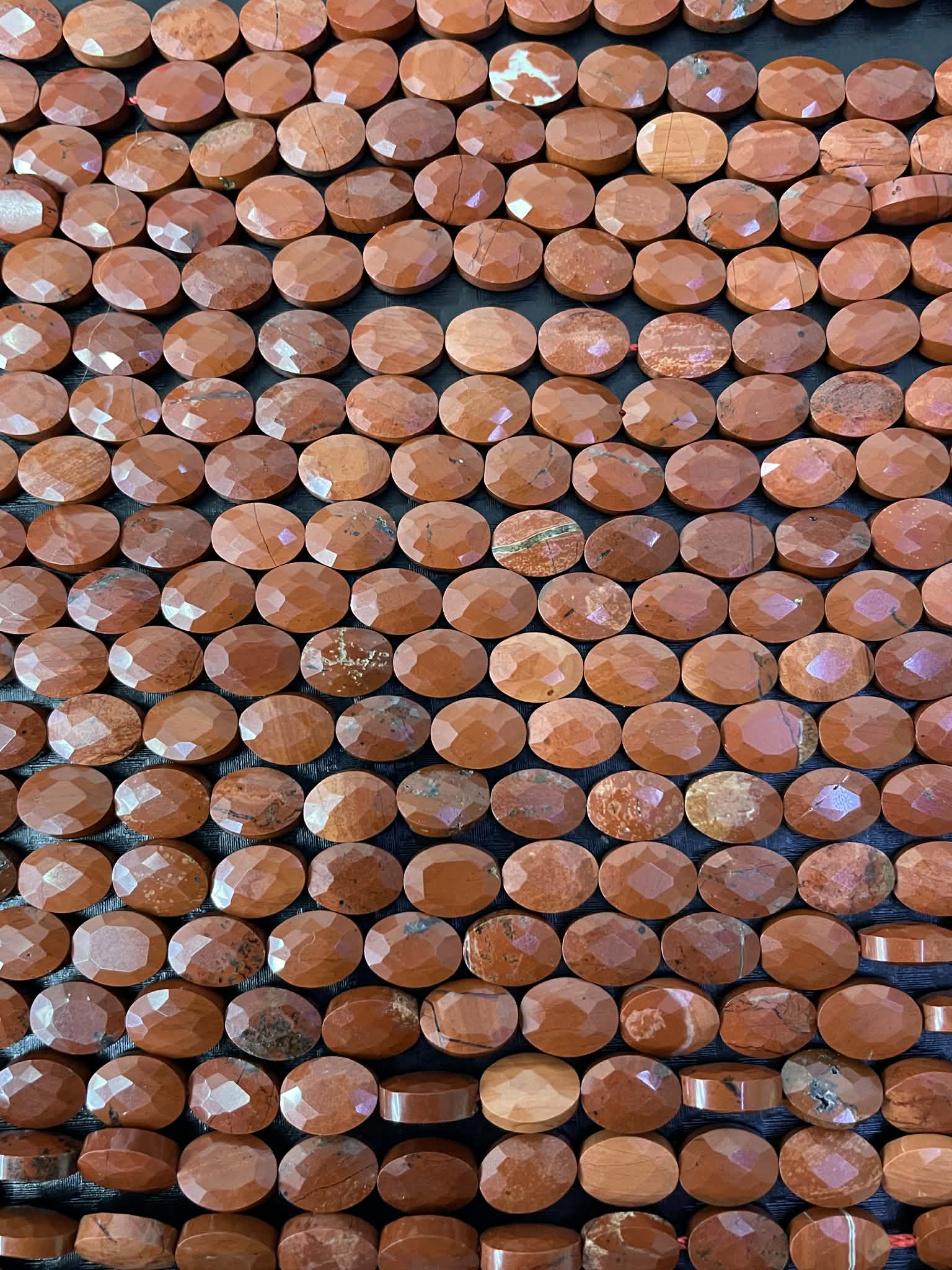 jaspe environ 8 mm x 6 mm facetté