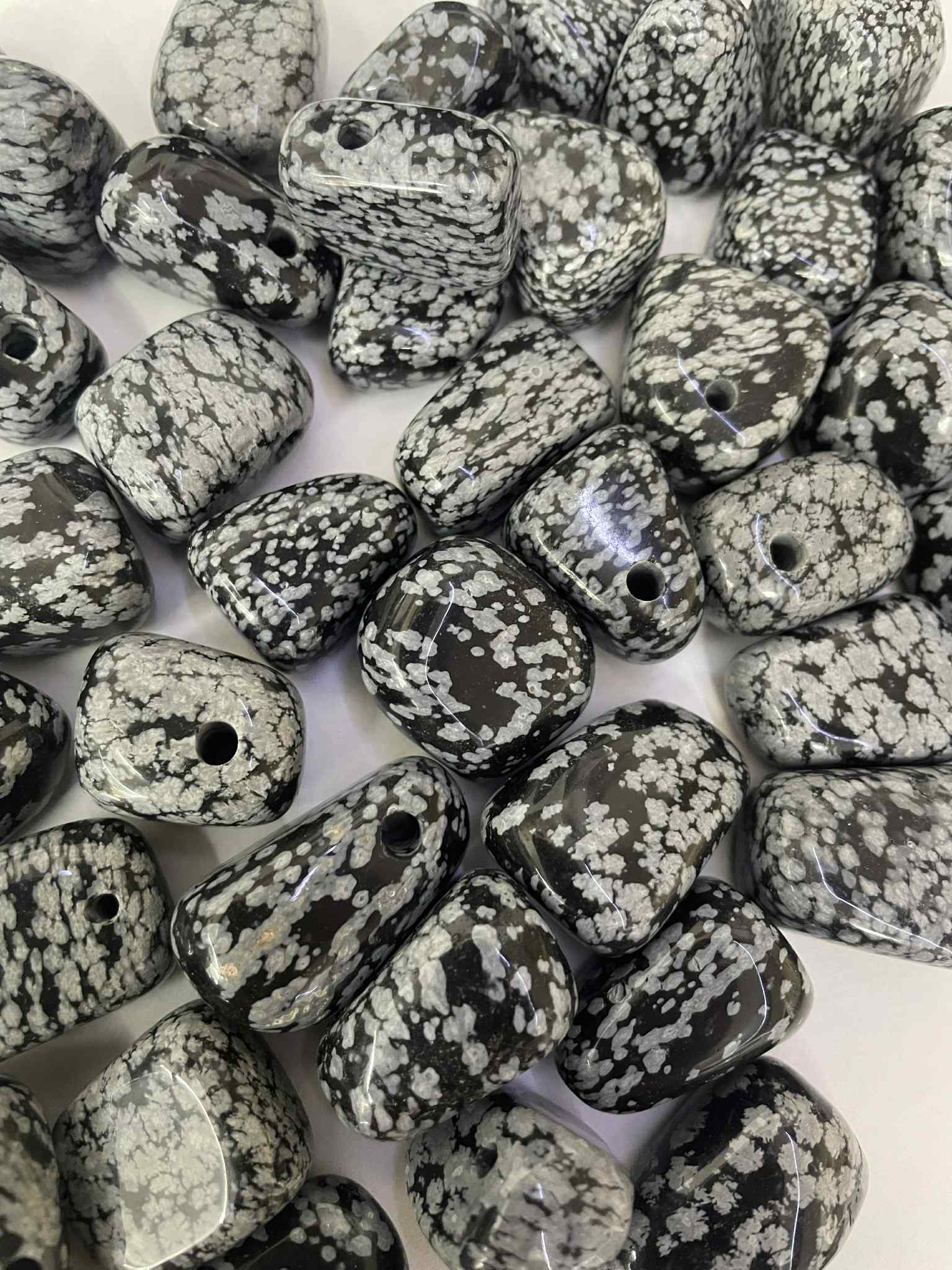 Schneeflocken Obsidian Trommelstein gelocht