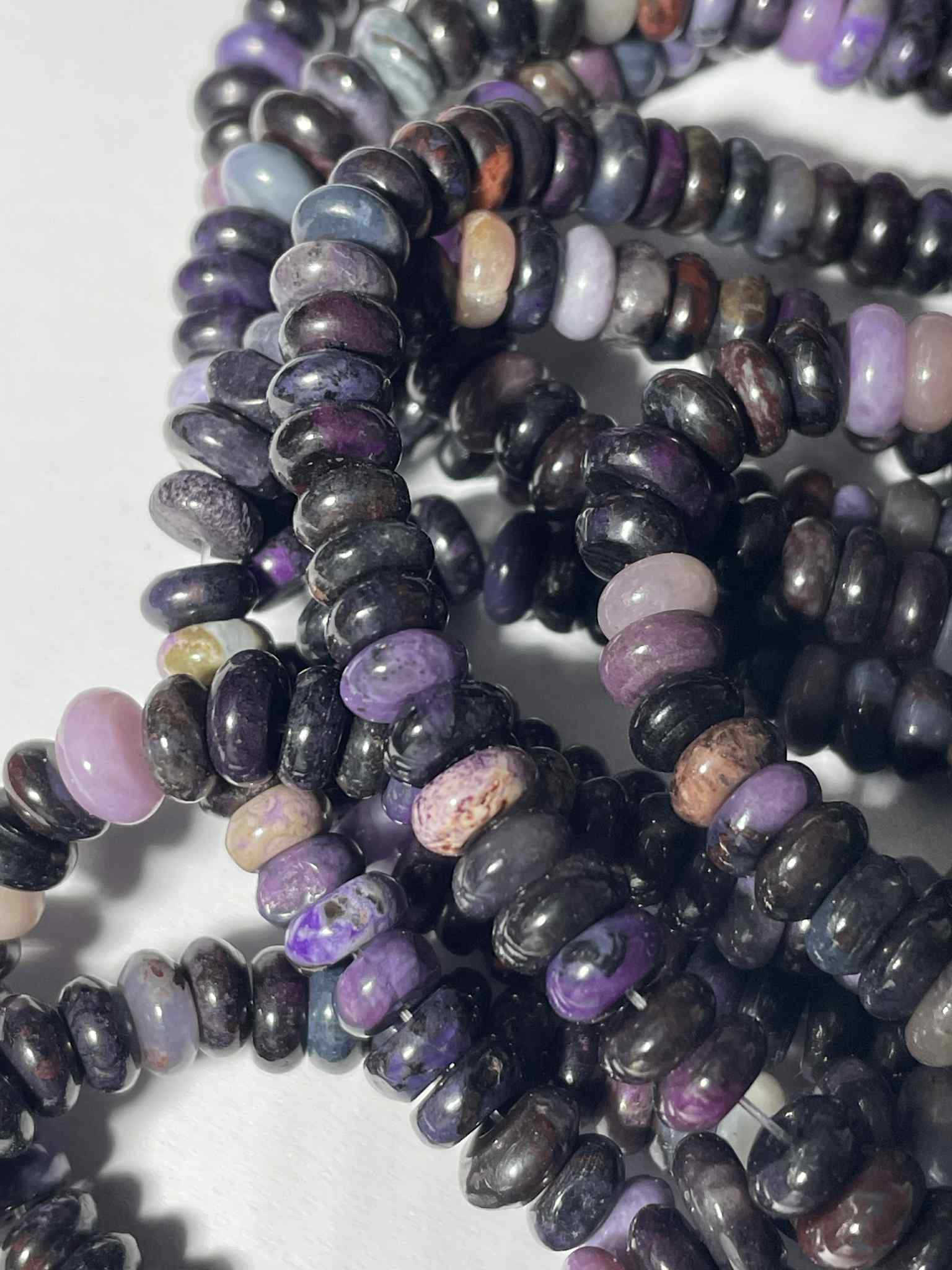 Sugilith Rondellen ca. 6mm Strang, alter Bestand