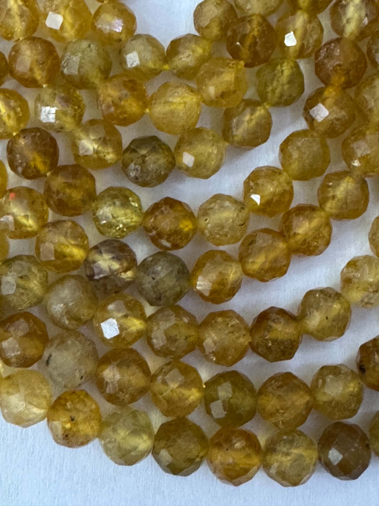 Turmalin gelb ca 5mm facettiert