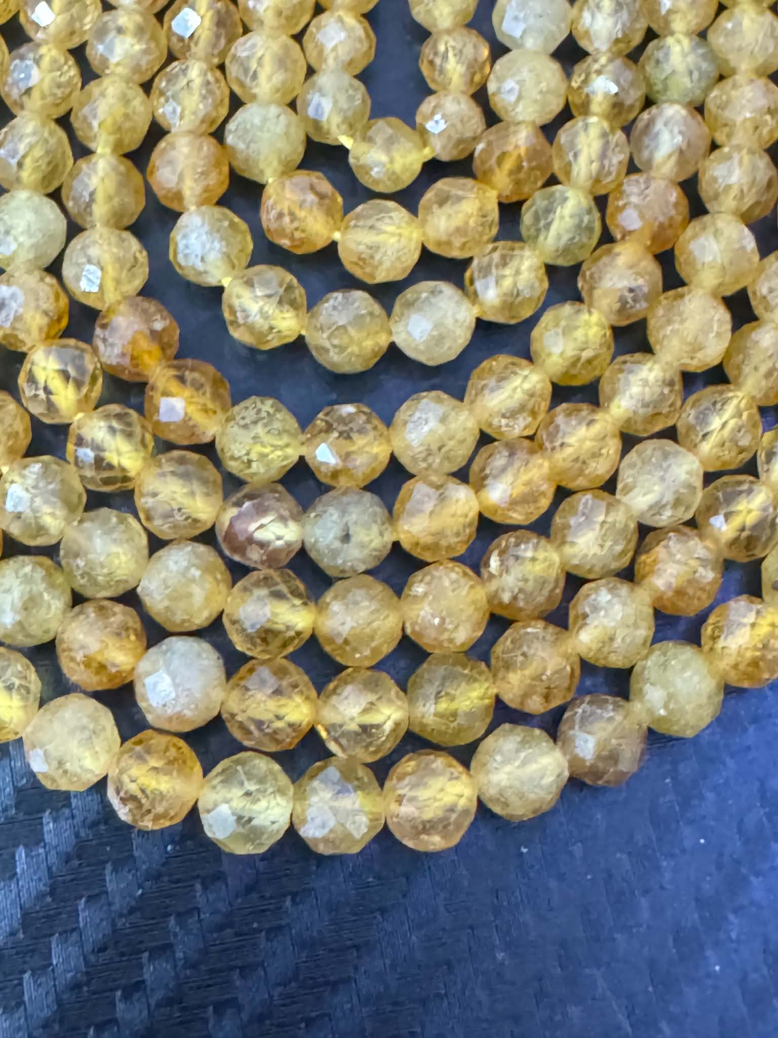 Turmalin gelb ca 5mm facettiert