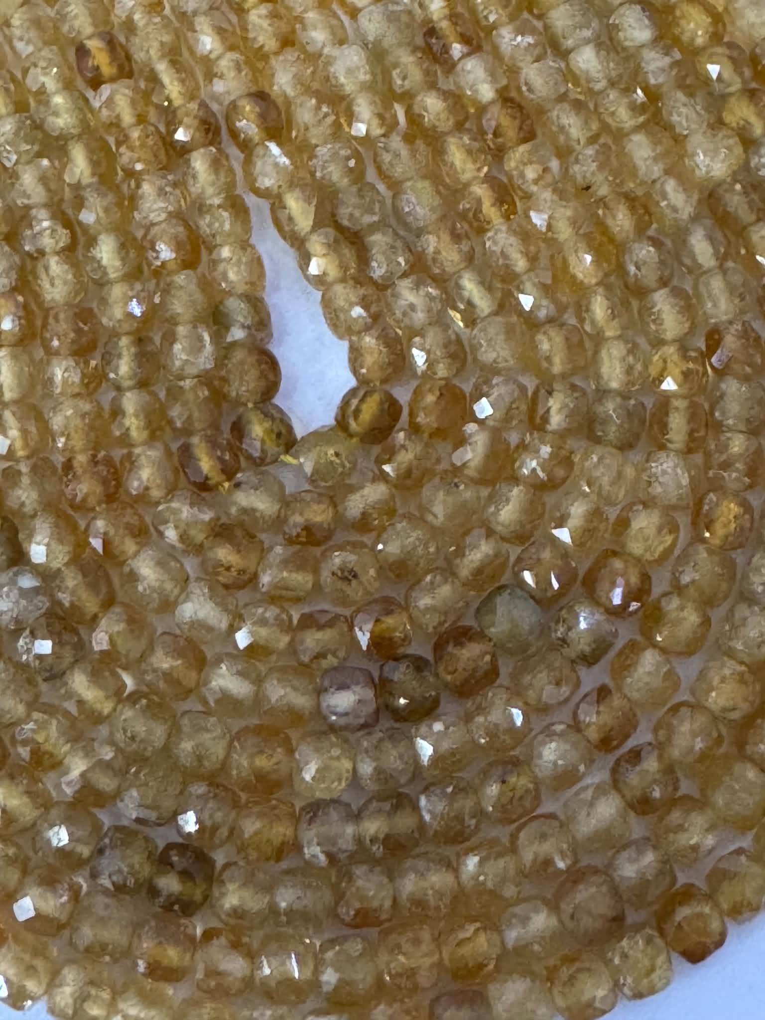 Turmalin Würfel gelb ca 4mm facettiert