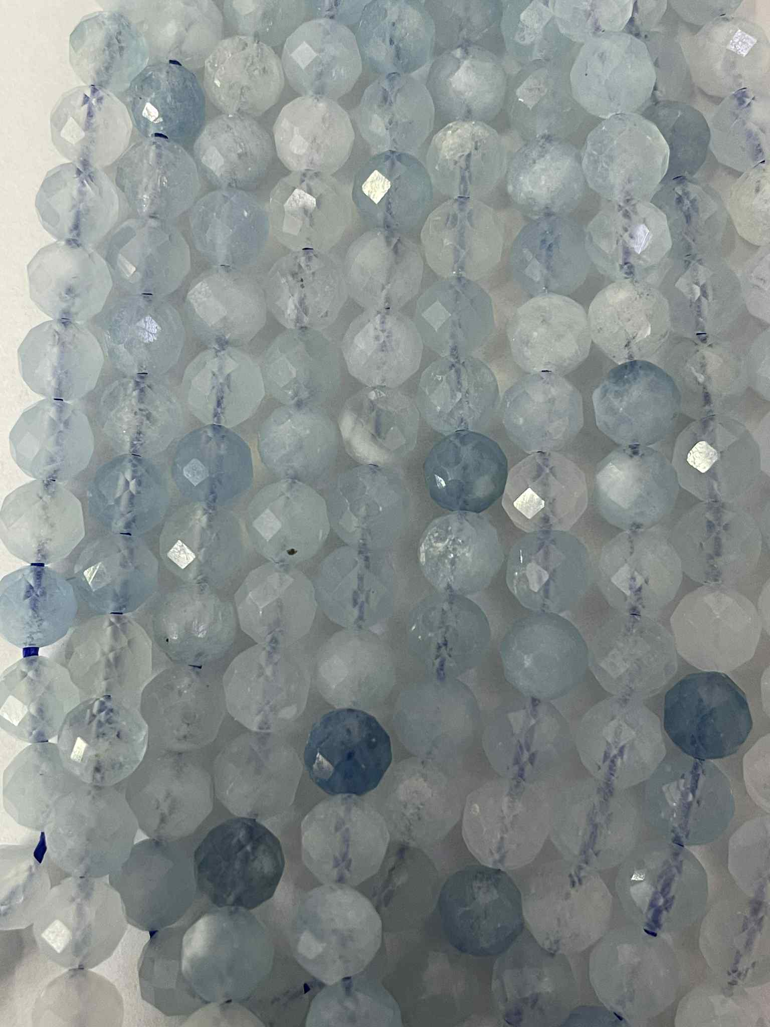 Aquamarin 6mm Kugelstrang transparent facettiert