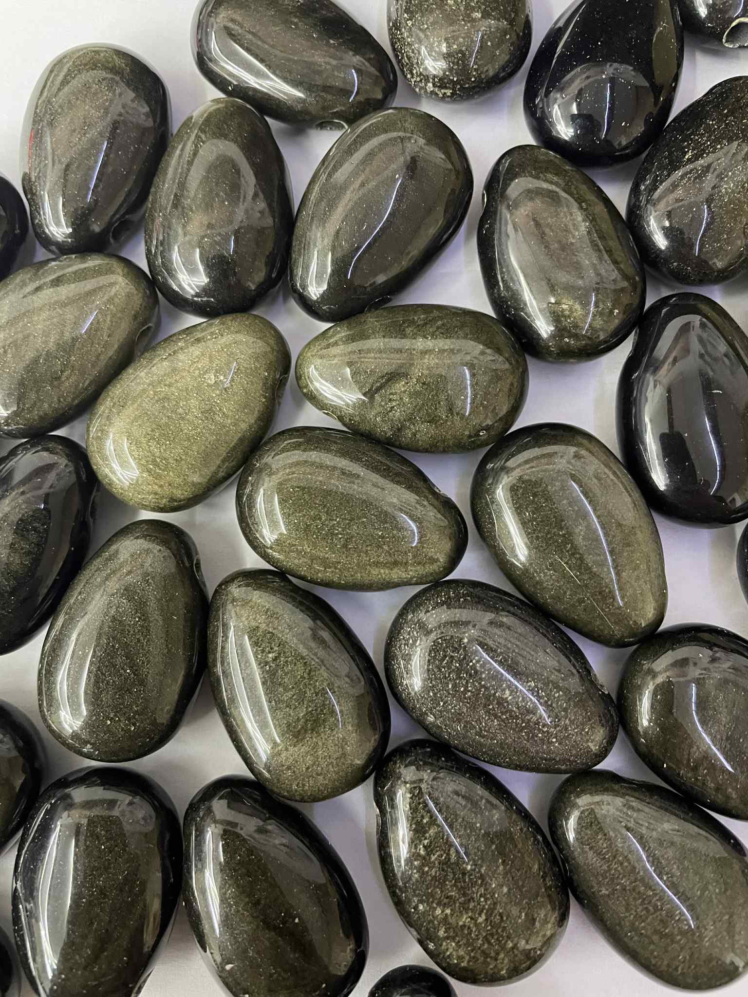 Pierre roulée en obsidienne dorée percée