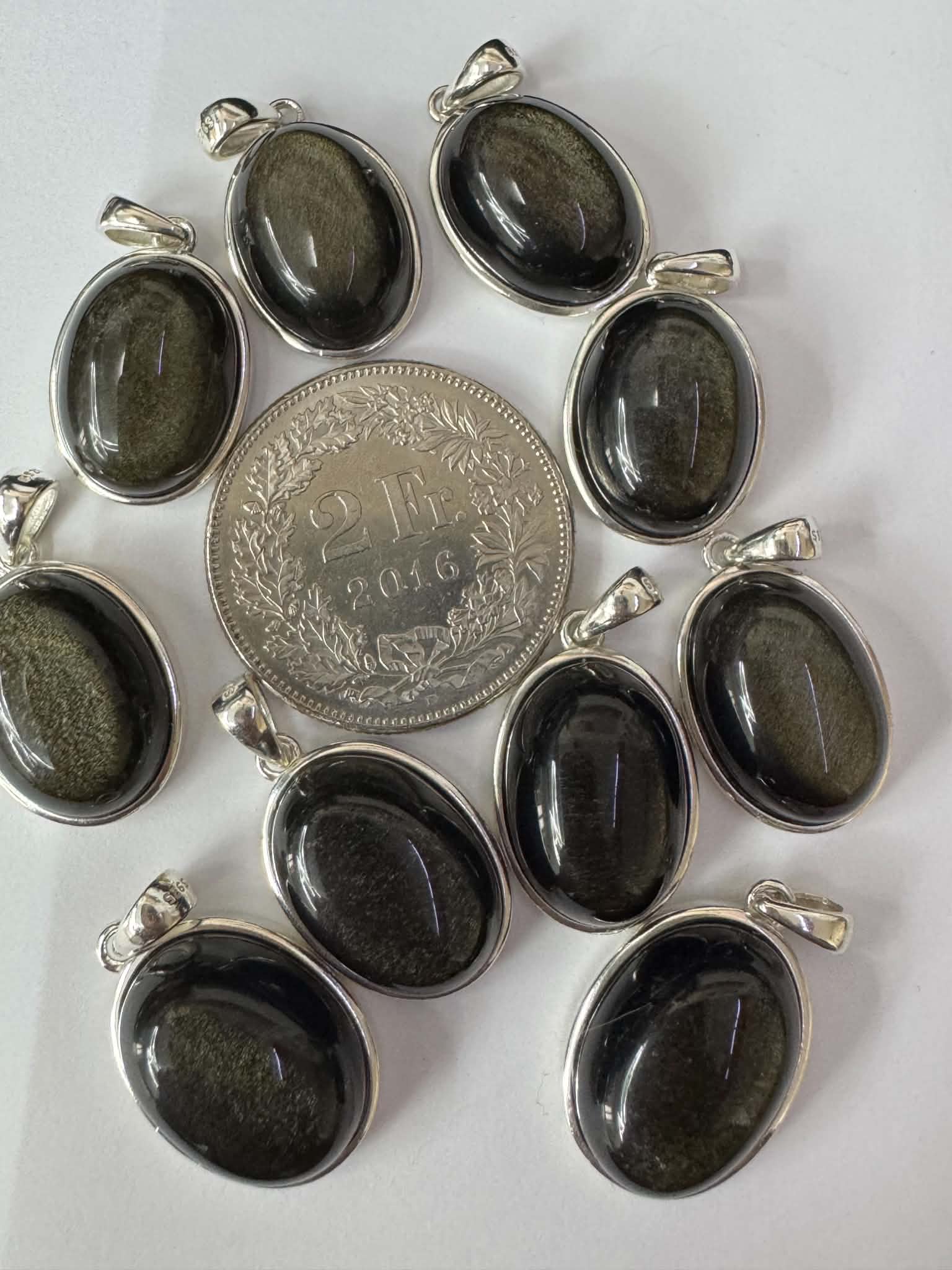 Pendentif en obsidienne dorée, monture en argent 925, avec poinçon de responsabilité suisse AMBRA