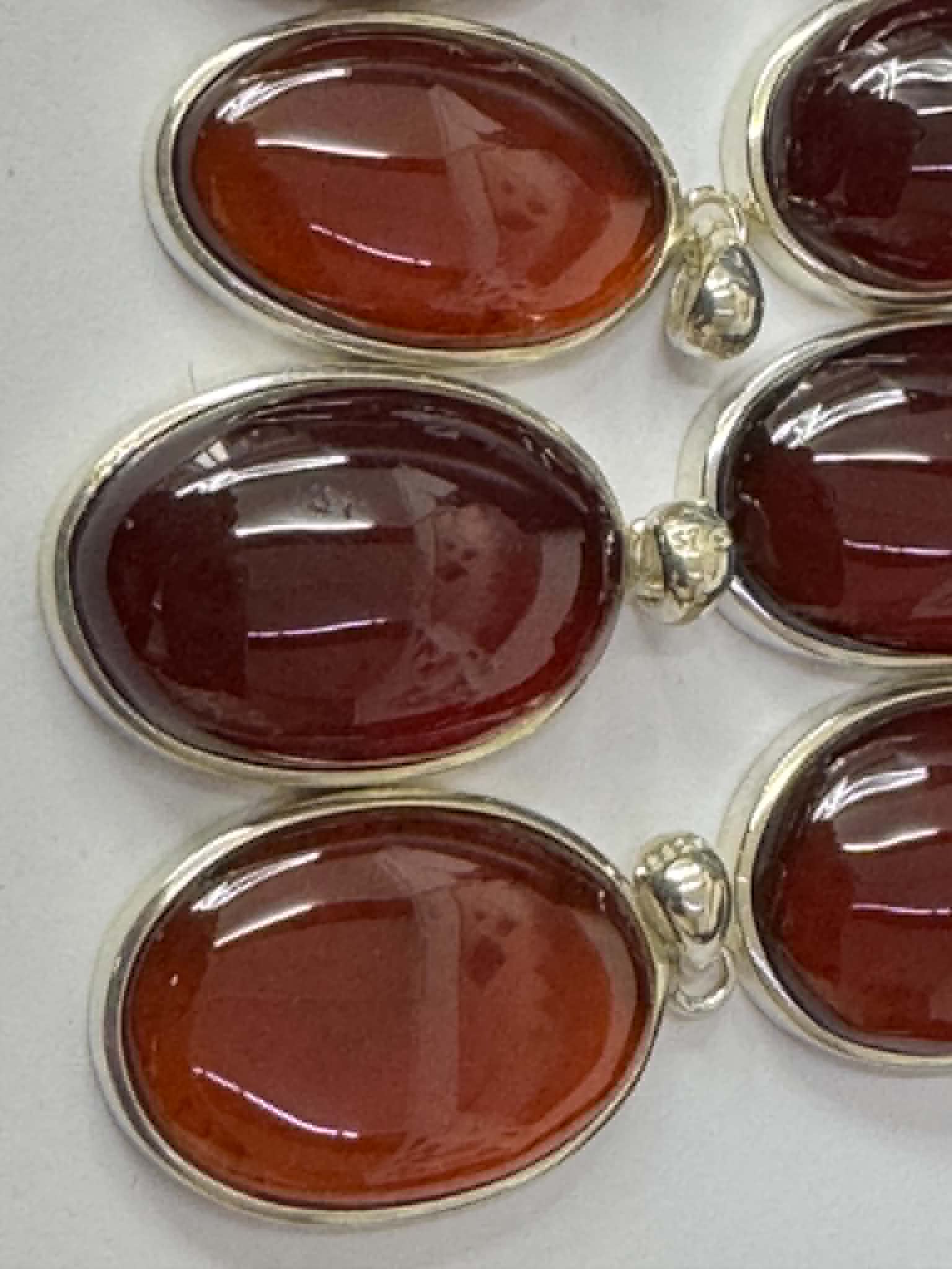 Pendentif goutte en grenat orange, monture en argent 925.