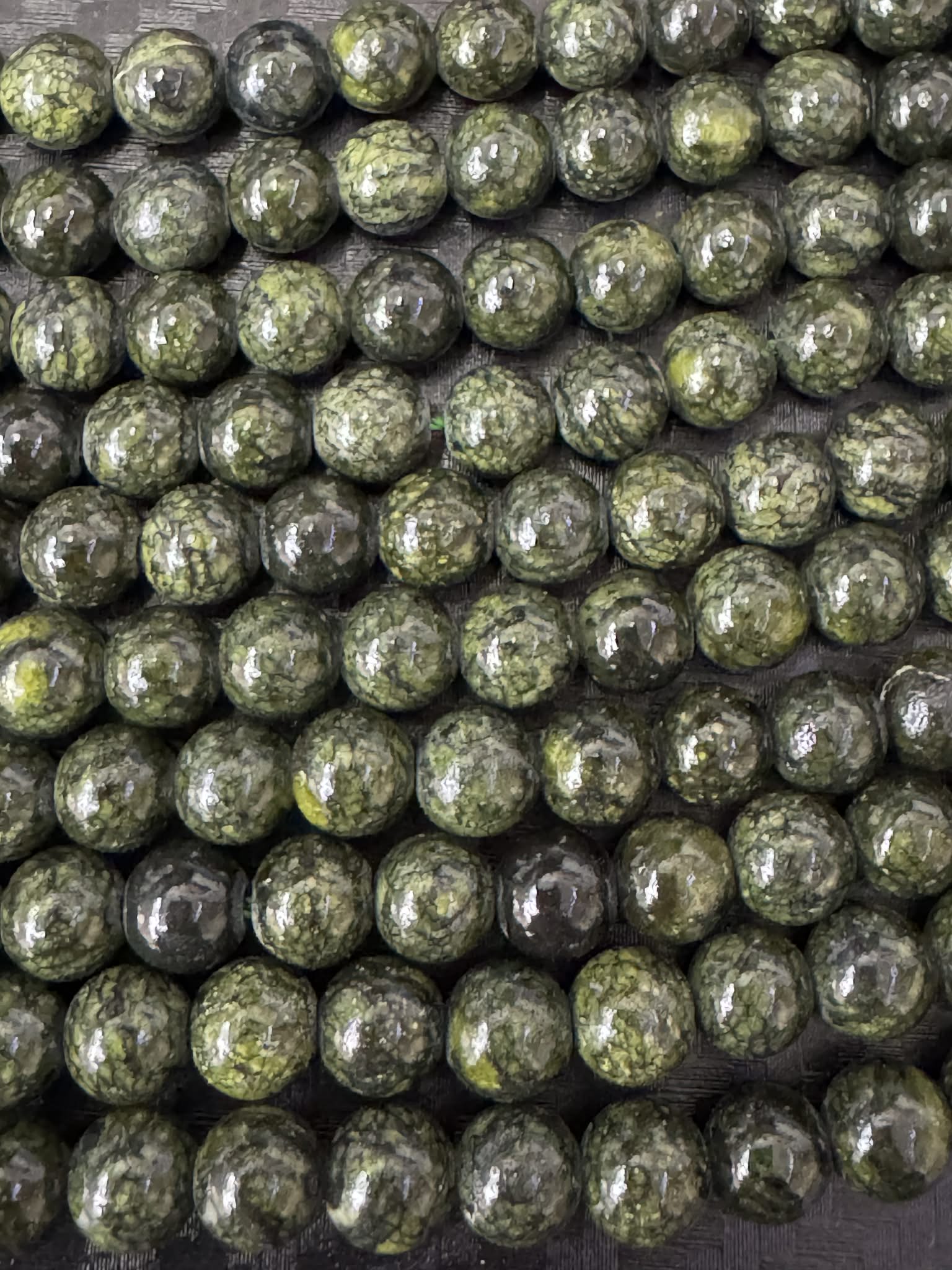 Jade Russland 6mm letzte Stücke