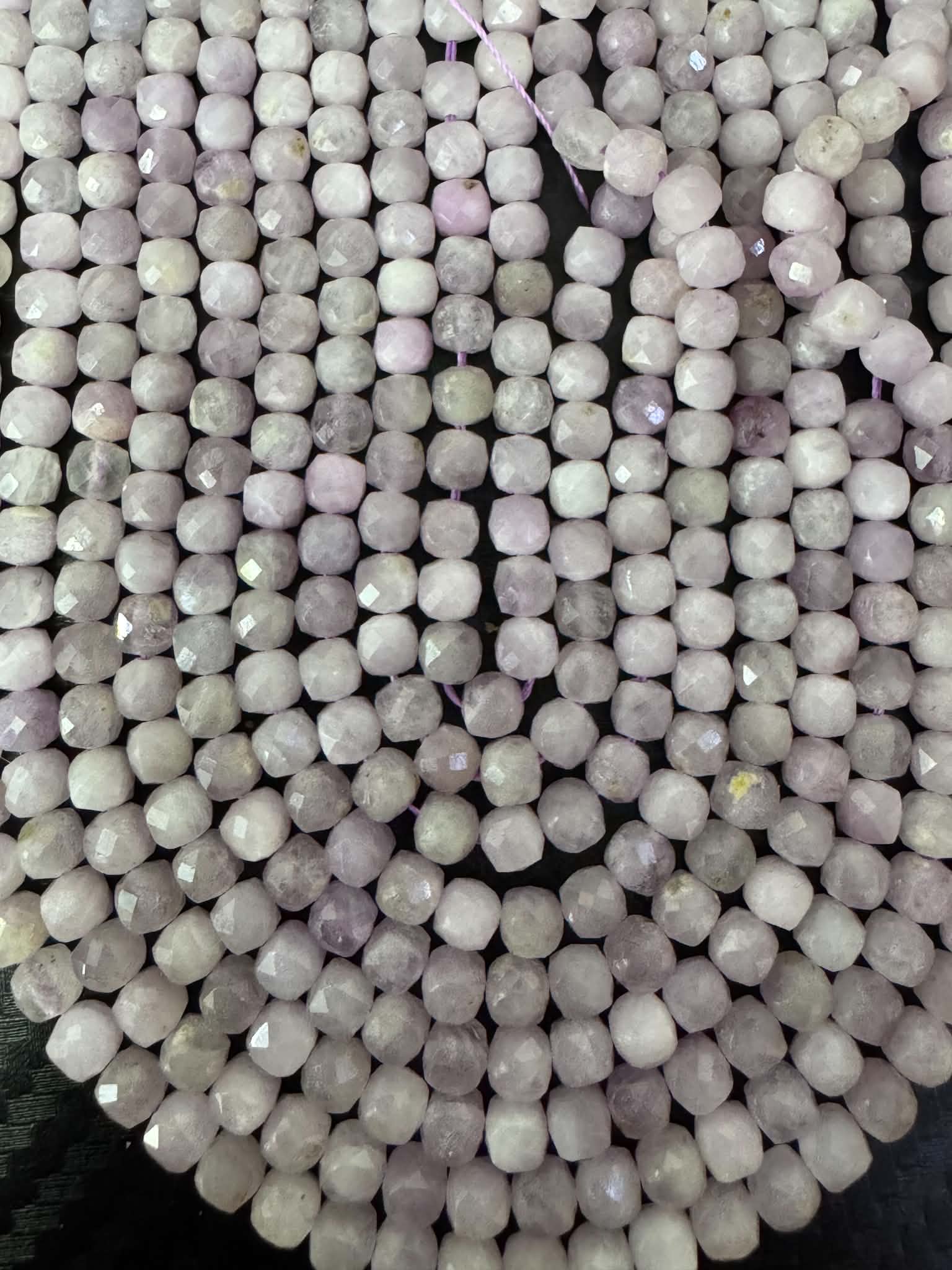 Kunzit ca 4mm Würfelstrang facettiert