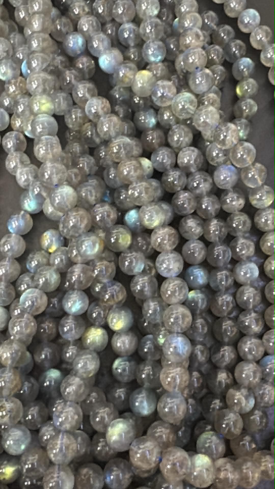 Labradorit ca.6.5 mm Kugelstrang A