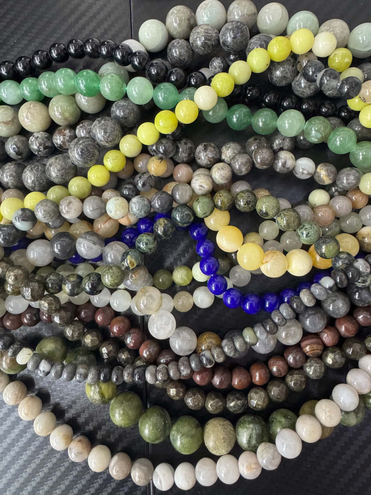 Set de 20 rangs mélangés de 6 à 12 mm, sans description.
