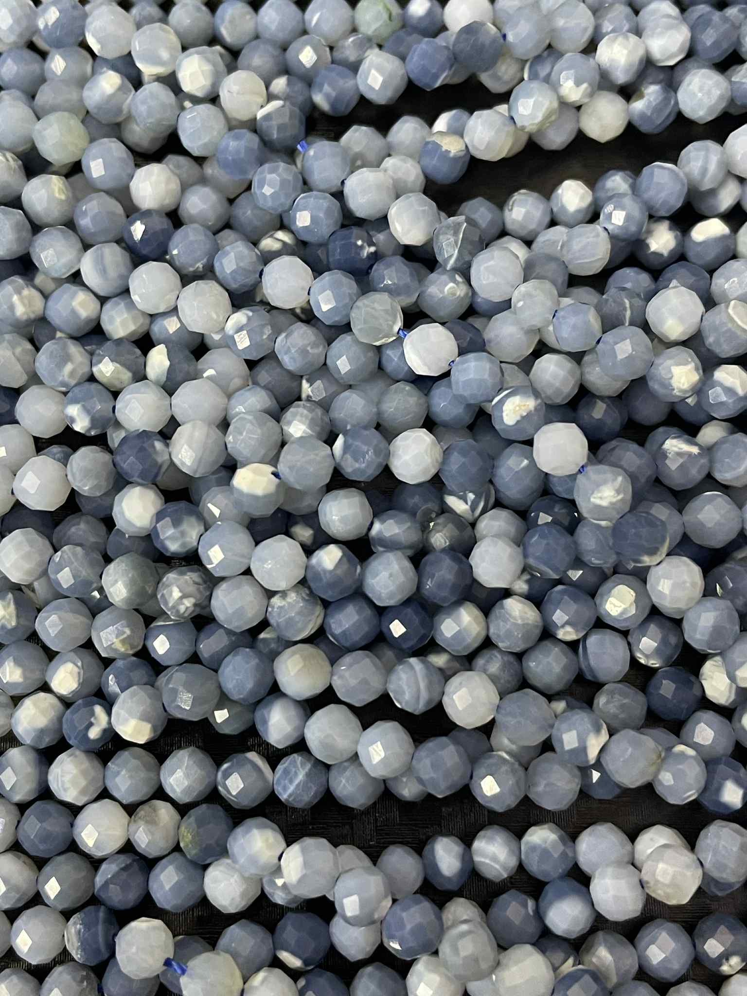 Opal blau  ca. 4mm facettiert      selten