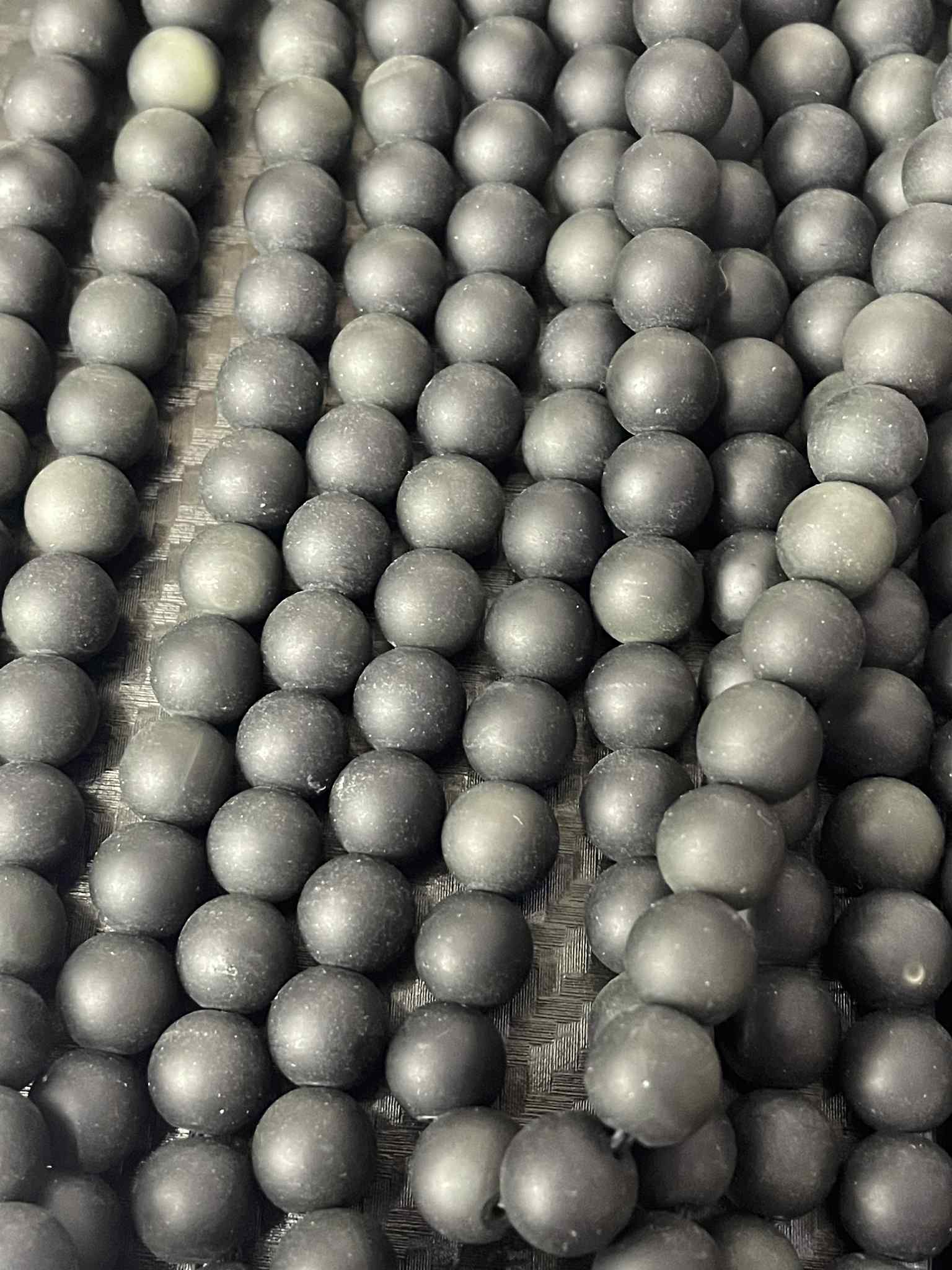 Obsidian SCHWARZ ca.6mm Kugeln MATT ( leicht Regenbogen )
