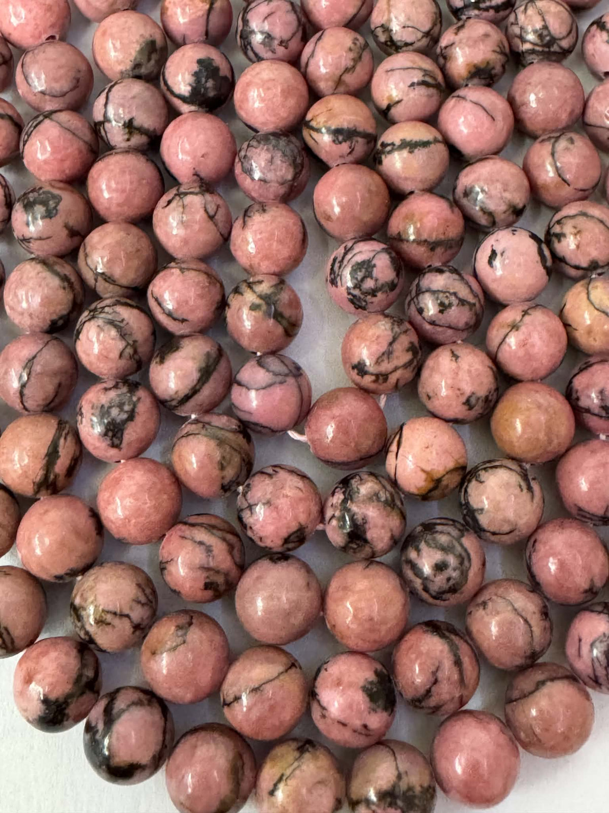 Rhodonit 8 mm Kugelstrang – Mongolei – Neue Testproduktion