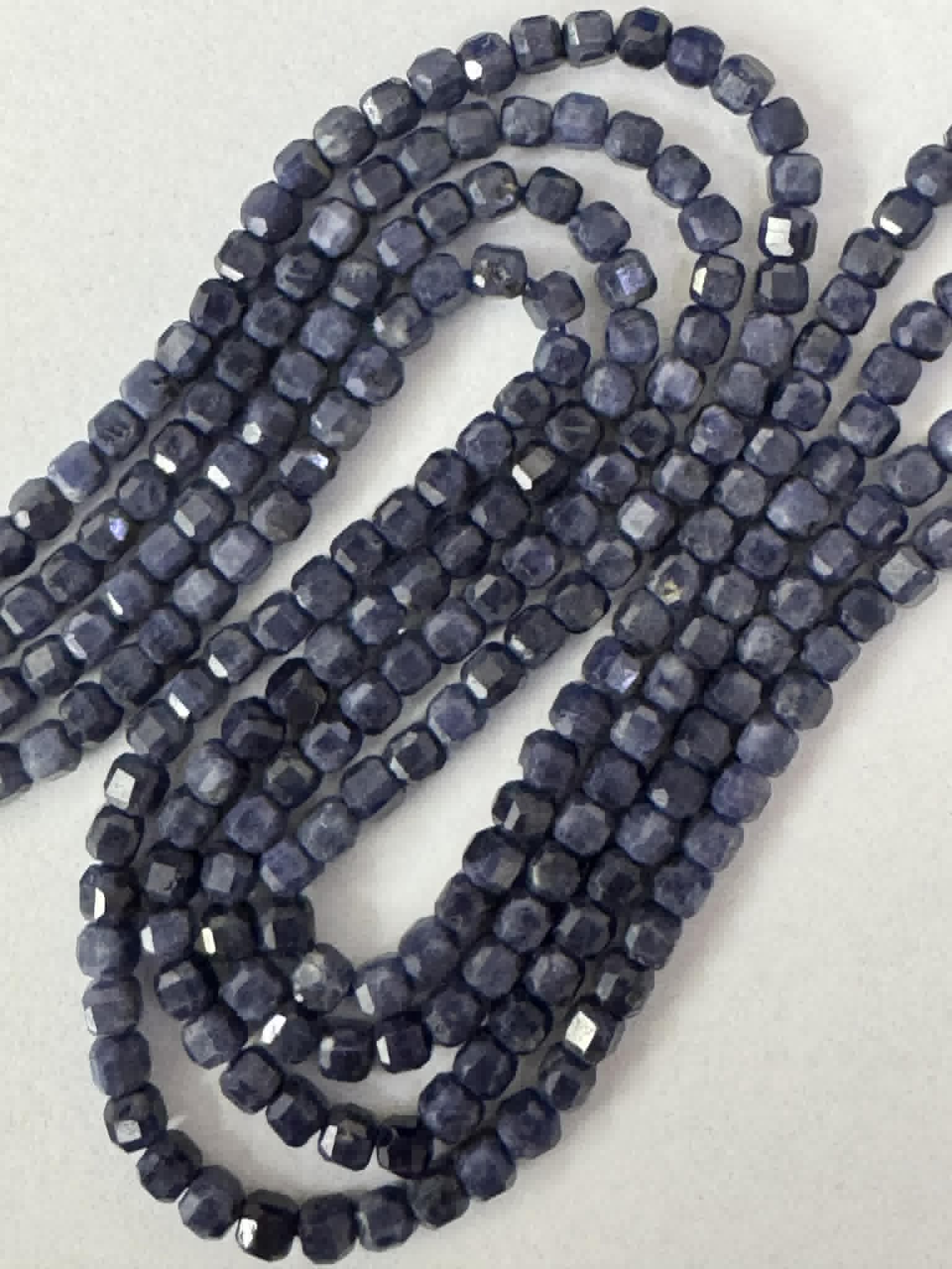 Saphir Würfelstrang ca 2.5mm