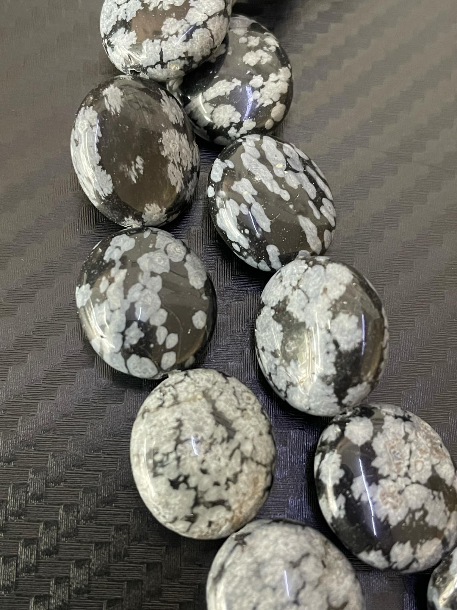 16 x 14mm Oval Schneeflocken Obsidian