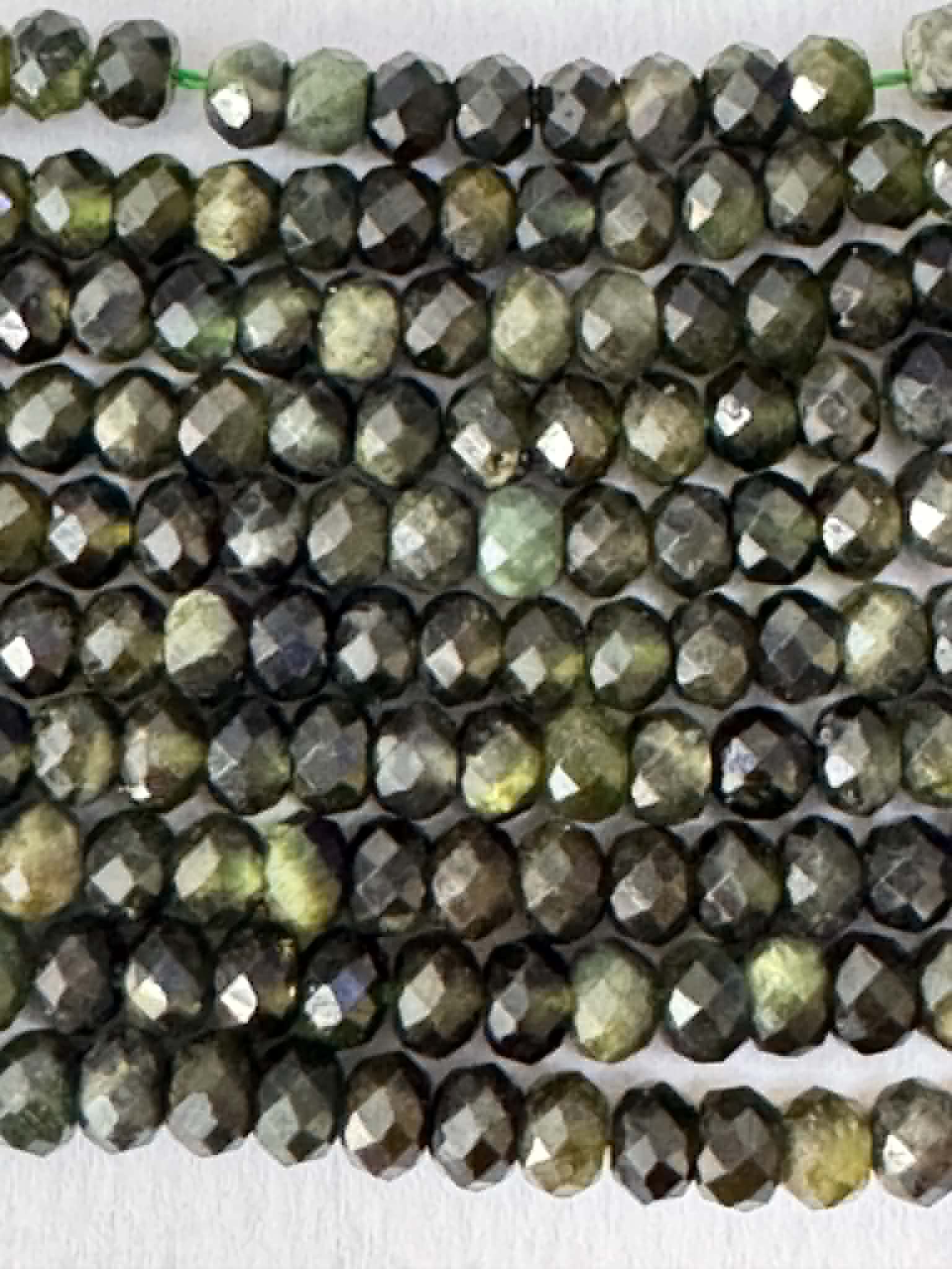 Tourmaline verte facettée plate, env. 4 mm
