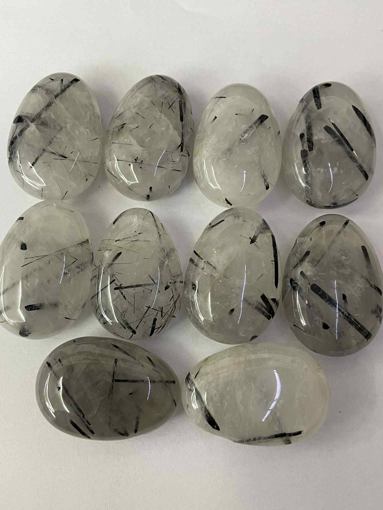 Pierre roulée en quartz tourmaline percée