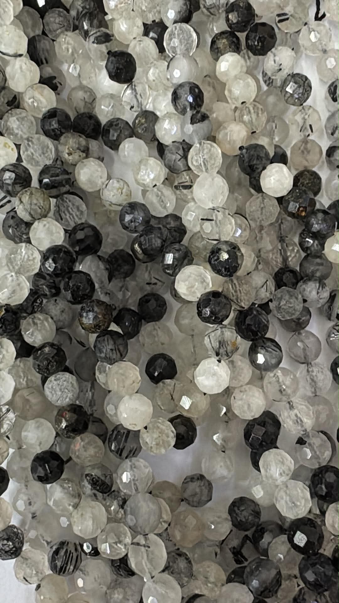 Quartz tourmaliné facetté 6 mm